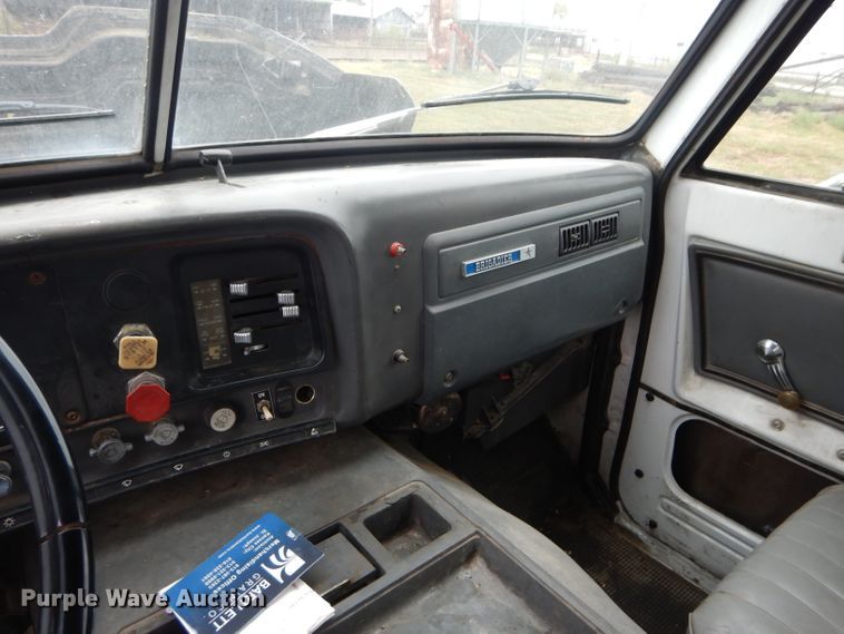 image for item DH2584 1988 GMC Brigadier grain truck