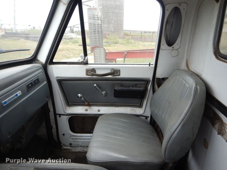 image for item DH2584 1988 GMC Brigadier grain truck