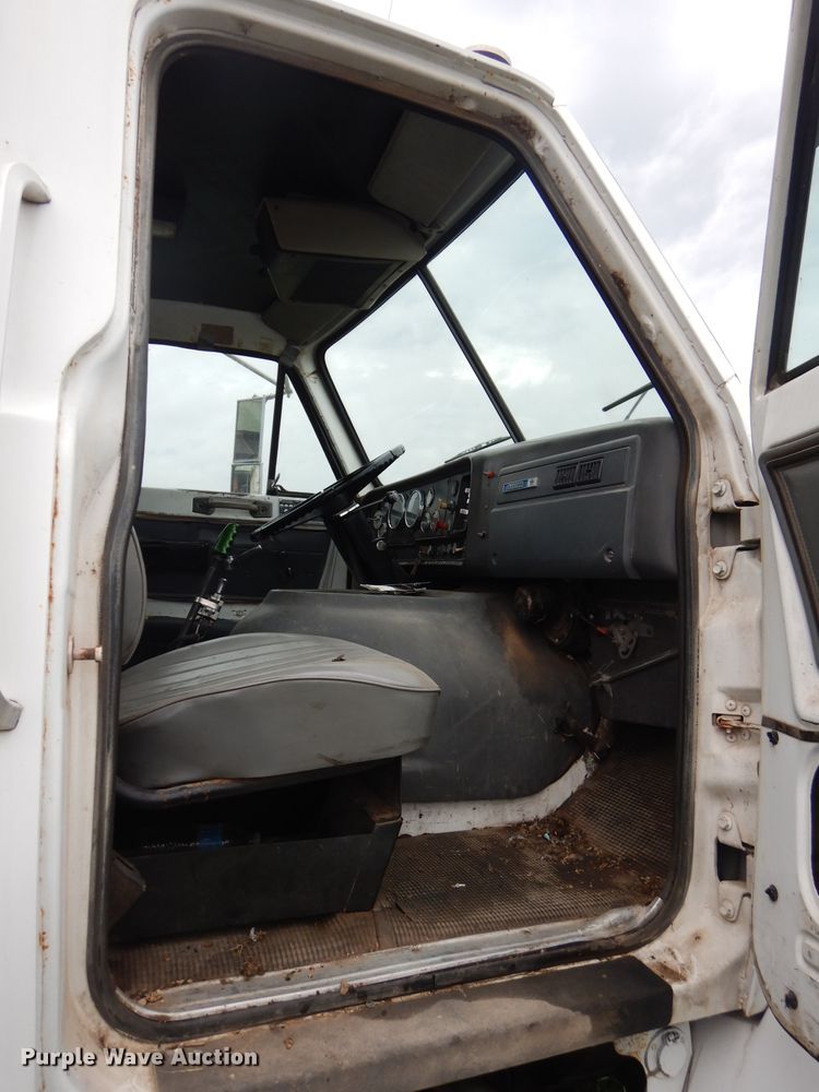 image for item DH2584 1988 GMC Brigadier grain truck