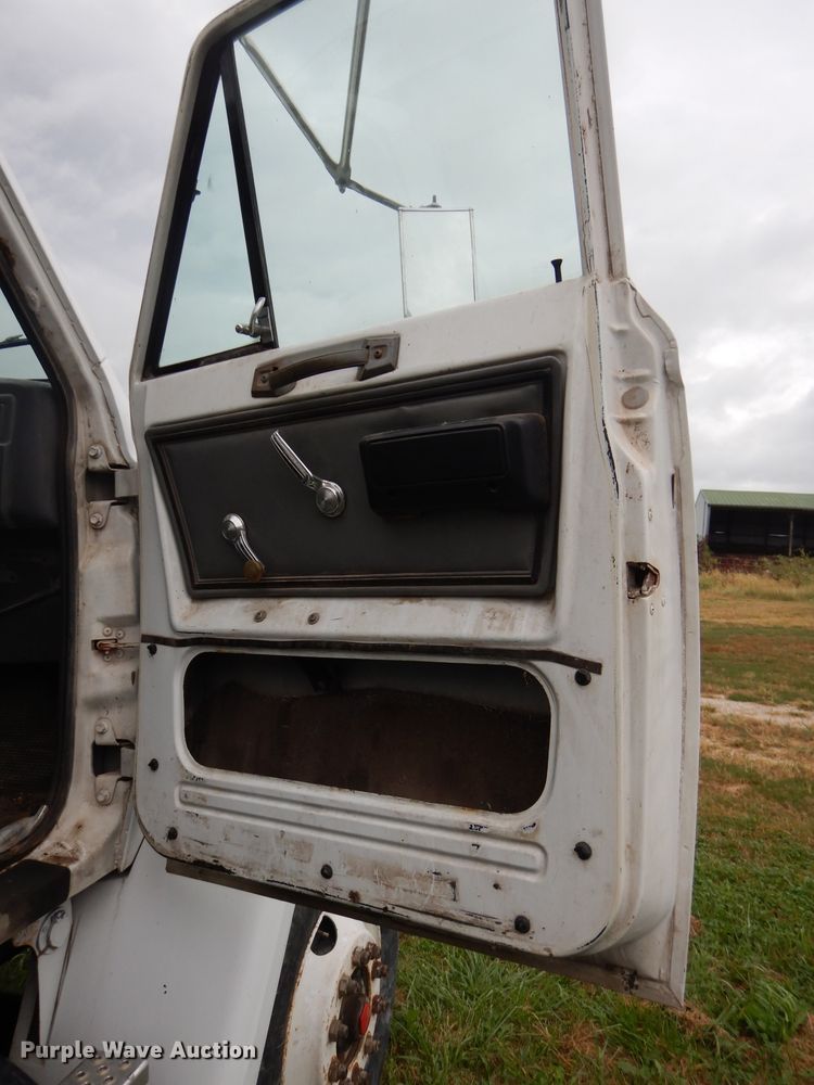 image for item DH2584 1988 GMC Brigadier grain truck