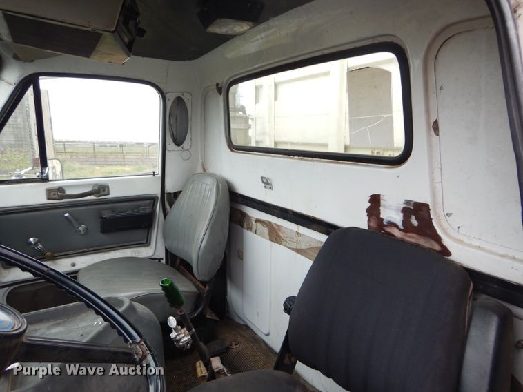 image for item DH2584 1988 GMC Brigadier grain truck