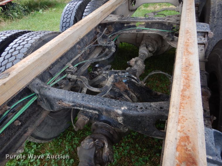 image for item DH2584 1988 GMC Brigadier grain truck