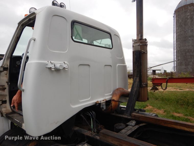 image for item DH2584 1988 GMC Brigadier grain truck