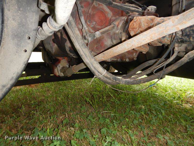 image for item DH2584 1988 GMC Brigadier grain truck