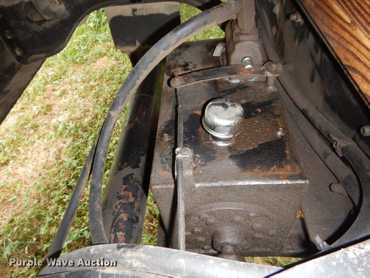 image for item DH2584 1988 GMC Brigadier grain truck