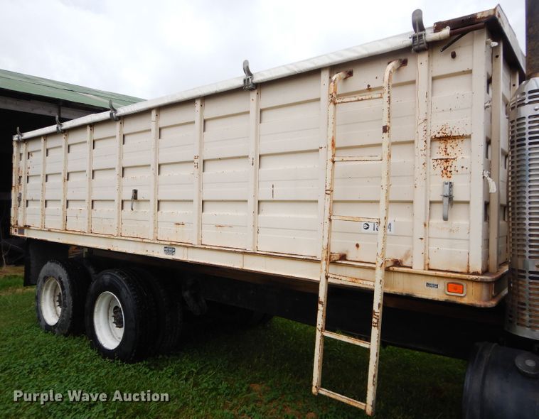 image for item DH2584 1988 GMC Brigadier grain truck