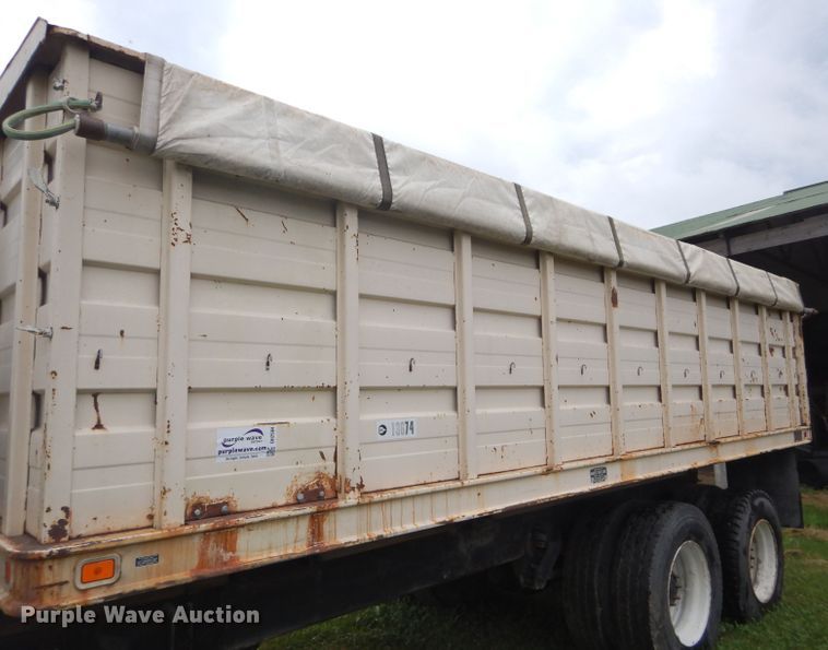 image for item DH2584 1988 GMC Brigadier grain truck