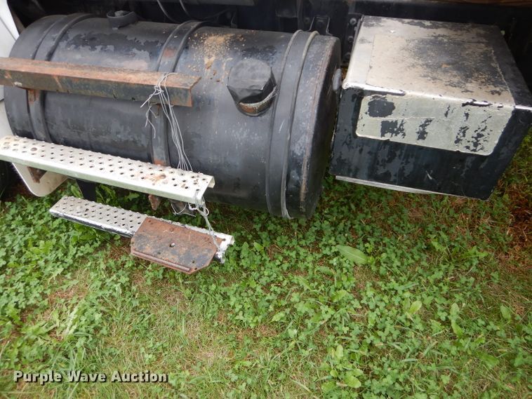 image for item DH2584 1988 GMC Brigadier grain truck