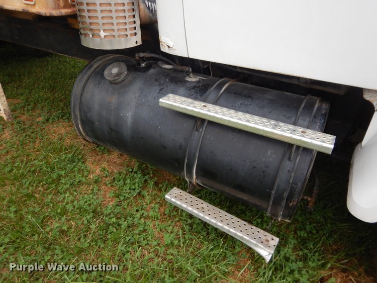 image for item DH2584 1988 GMC Brigadier grain truck