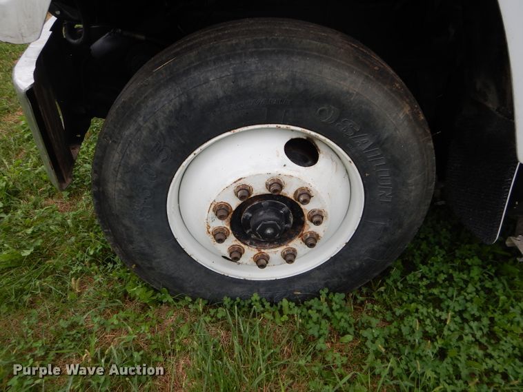 image for item DH2584 1988 GMC Brigadier grain truck