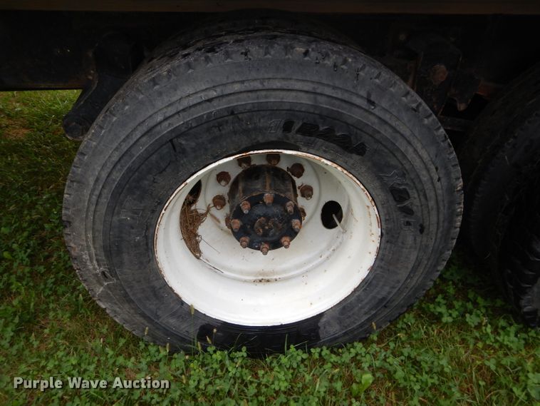 image for item DH2584 1988 GMC Brigadier grain truck