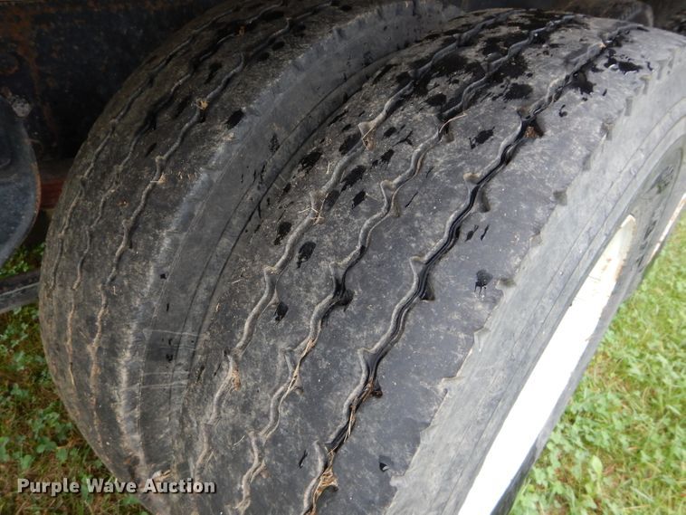 image for item DH2584 1988 GMC Brigadier grain truck