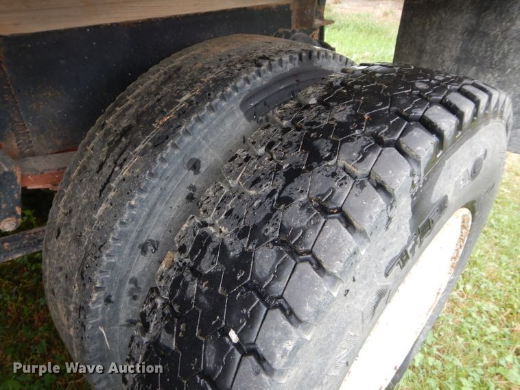 image for item DH2584 1988 GMC Brigadier grain truck