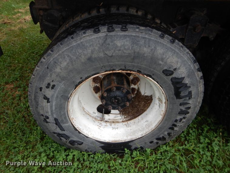 image for item DH2584 1988 GMC Brigadier grain truck