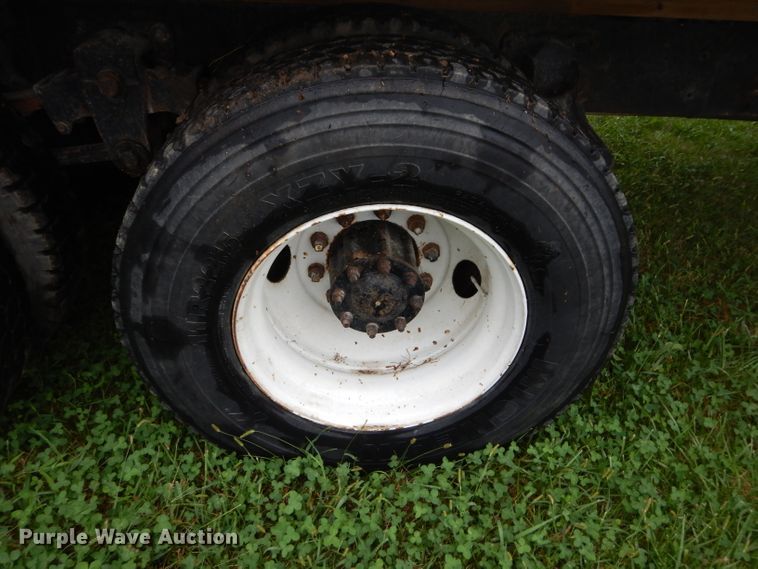 image for item DH2584 1988 GMC Brigadier grain truck