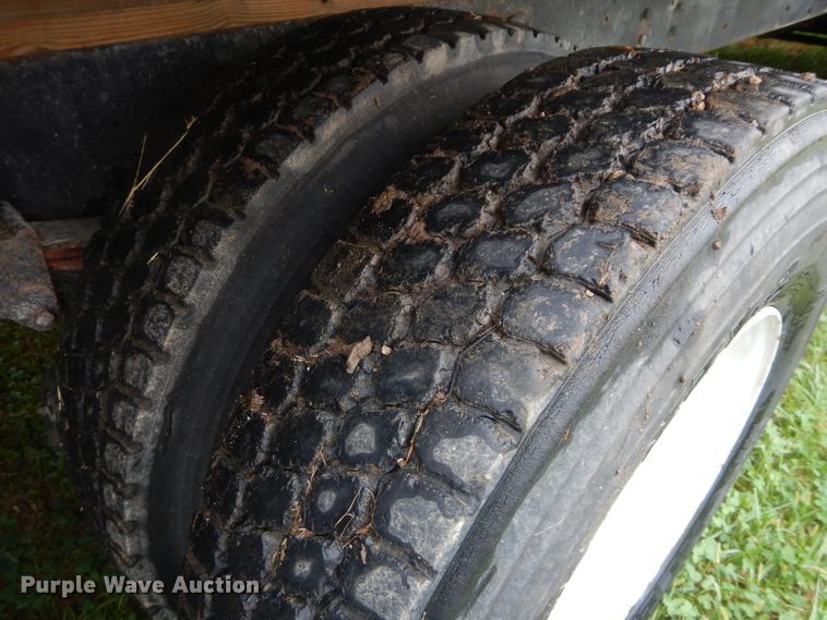 image for item DH2584 1988 GMC Brigadier grain truck