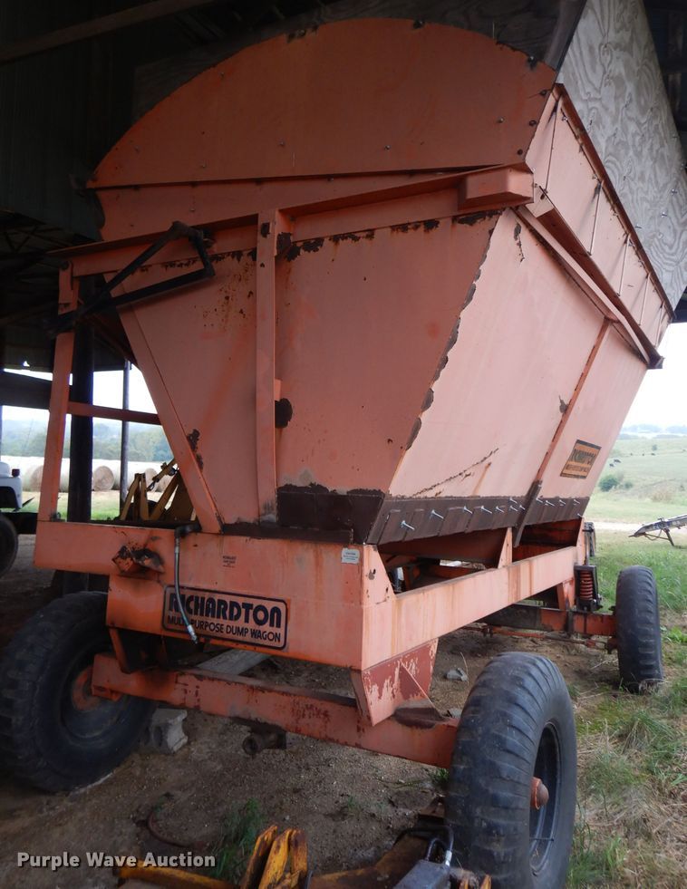 image for item DH2585 Richardton silage dump wagon