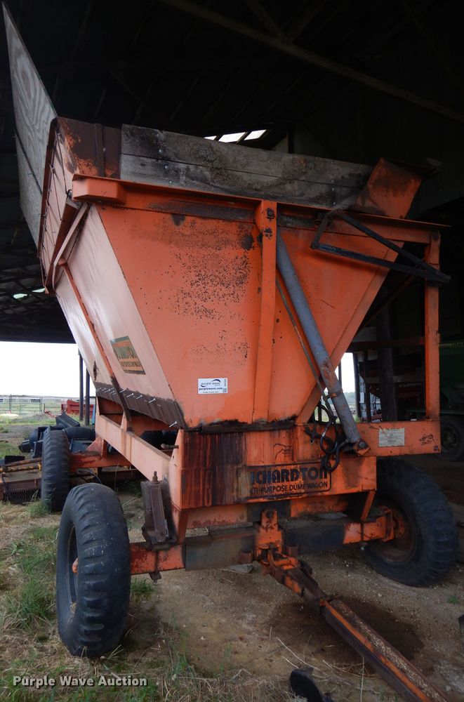 image for item DH2585 Richardton silage dump wagon