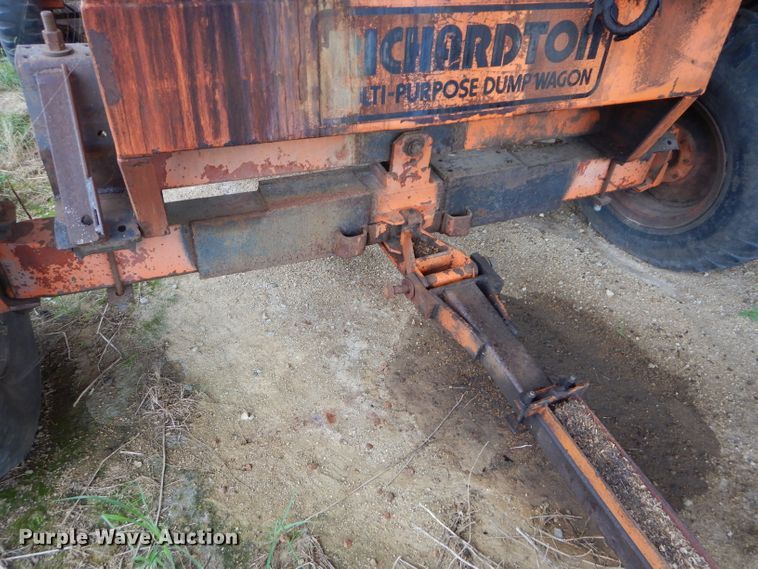 image for item DH2585 Richardton silage dump wagon