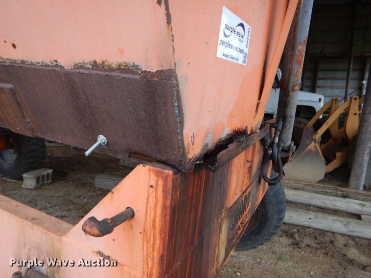 image for item DH2585 Richardton silage dump wagon