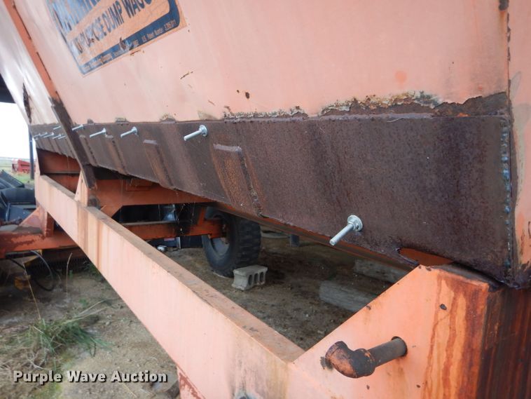 image for item DH2585 Richardton silage dump wagon