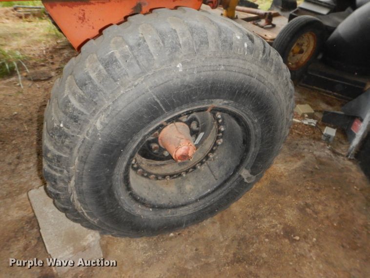 image for item DH2585 Richardton silage dump wagon