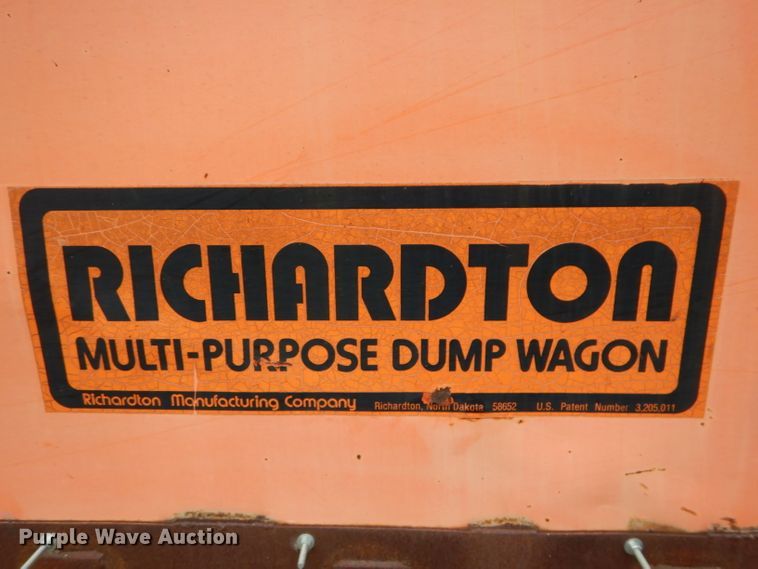 image for item DH2585 Richardton silage dump wagon