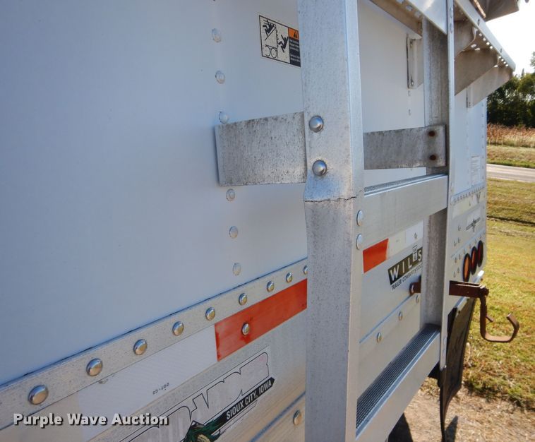 image for item DH2615 2003 Wilson DWH-5000 double hopper bottom grain trailer