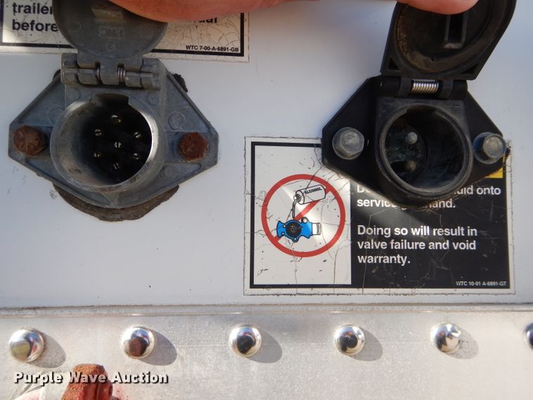 image for item DH2615 2003 Wilson DWH-5000 double hopper bottom grain trailer