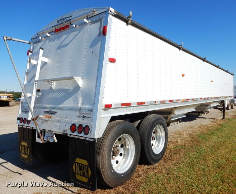 image for item DH2618 2008 Wilson DWH-550 double hopper bottom grain trailer