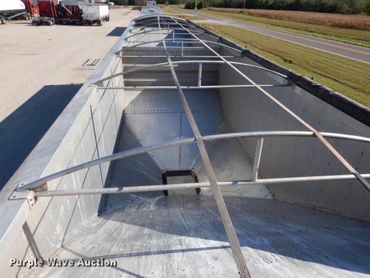 image for item DH2618 2008 Wilson DWH-550 double hopper bottom grain trailer
