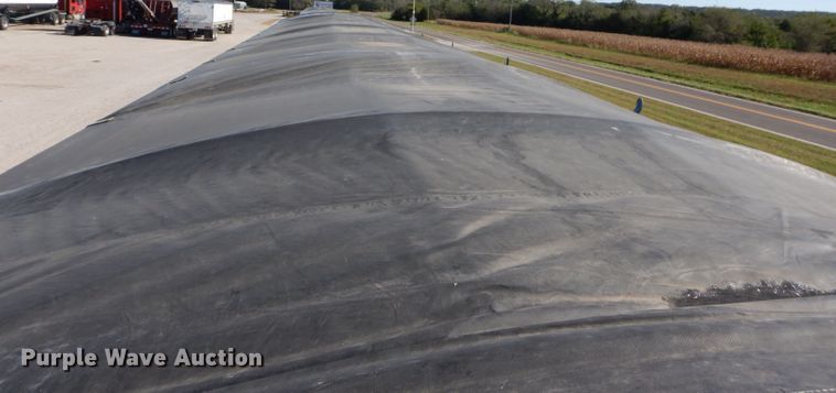 image for item DH2618 2008 Wilson DWH-550 double hopper bottom grain trailer