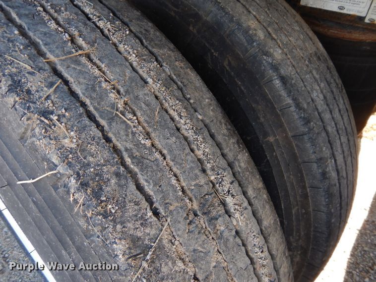 image for item DH2618 2008 Wilson DWH-550 double hopper bottom grain trailer