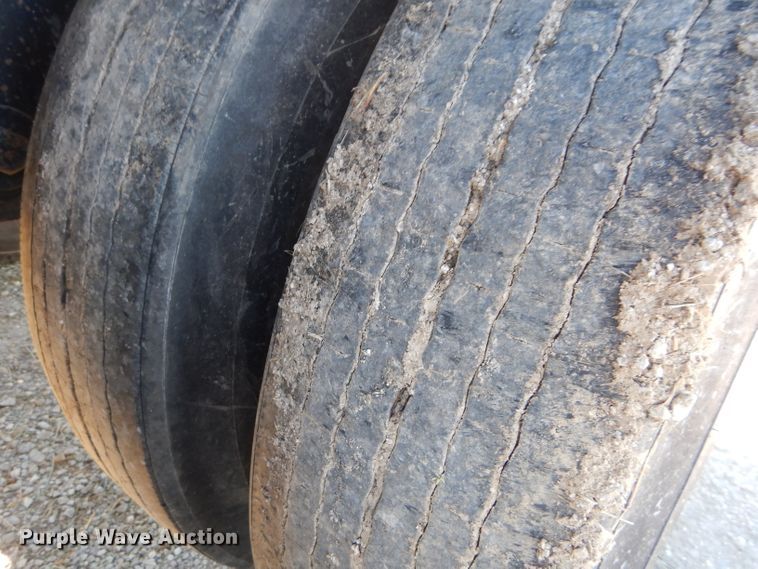 image for item DH2618 2008 Wilson DWH-550 double hopper bottom grain trailer