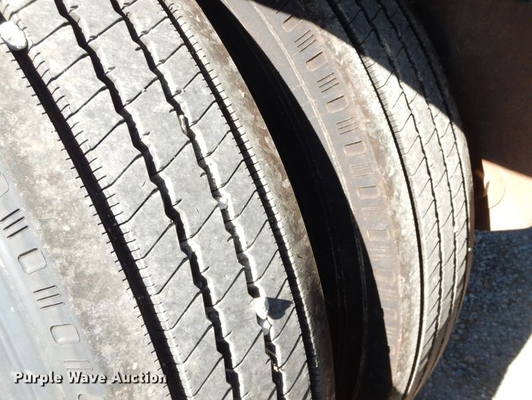 image for item DH2618 2008 Wilson DWH-550 double hopper bottom grain trailer