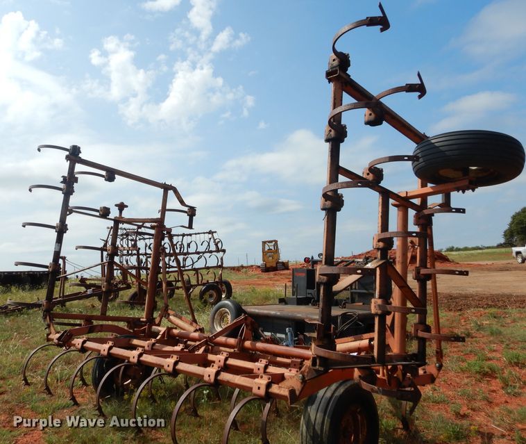 image for item DH3599 Allis Chalmers 1300 field cultivator