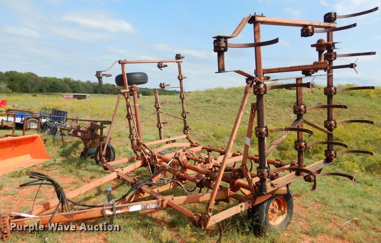 image for item DH3599 Allis Chalmers 1300 field cultivator