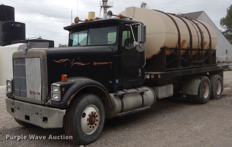 image for item DH6218 1987 International F9370 flatbed truck