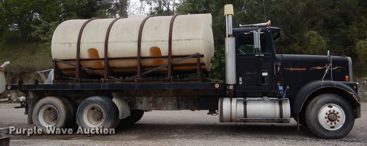 image for item DH6218 1987 International F9370 flatbed truck