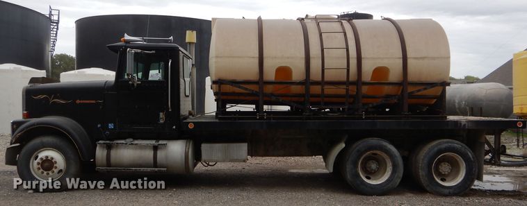 image for item DH6218 1987 International F9370 flatbed truck