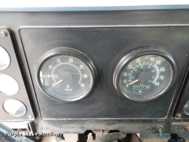 image for item DH6218 1987 International F9370 flatbed truck