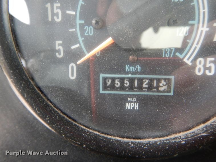 image for item DH6218 1987 International F9370 flatbed truck