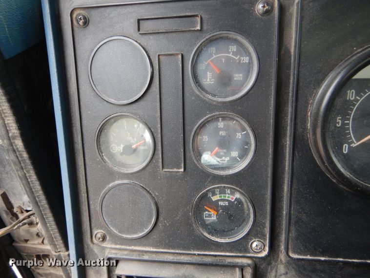 image for item DH6218 1987 International F9370 flatbed truck