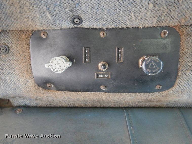 image for item DH6218 1987 International F9370 flatbed truck