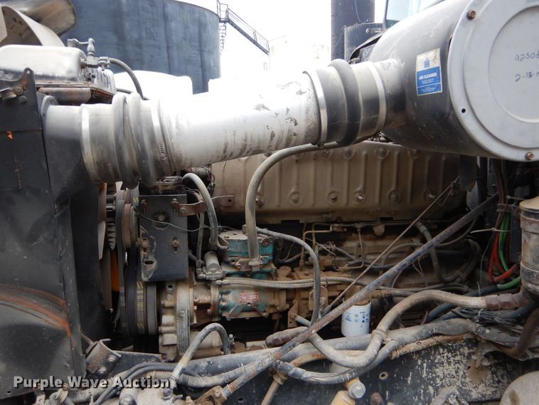 image for item DH6218 1987 International F9370 flatbed truck