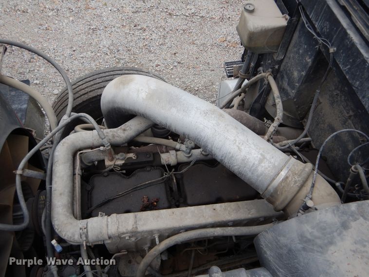 image for item DH6218 1987 International F9370 flatbed truck