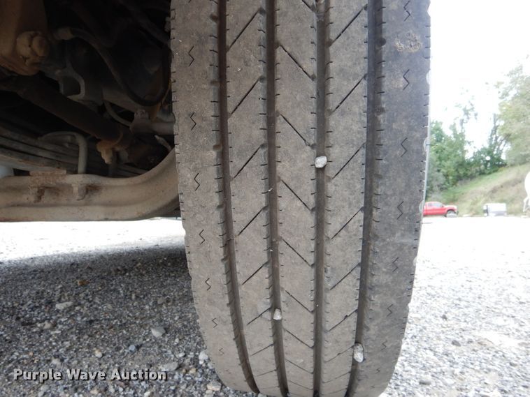 image for item DH6218 1987 International F9370 flatbed truck