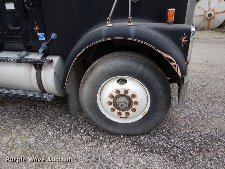 image for item DH6218 1987 International F9370 flatbed truck