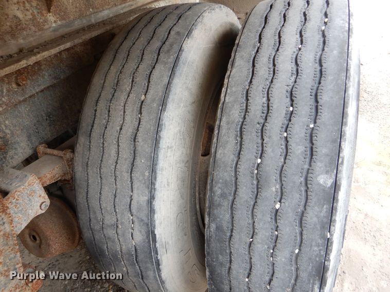 image for item DH6218 1987 International F9370 flatbed truck