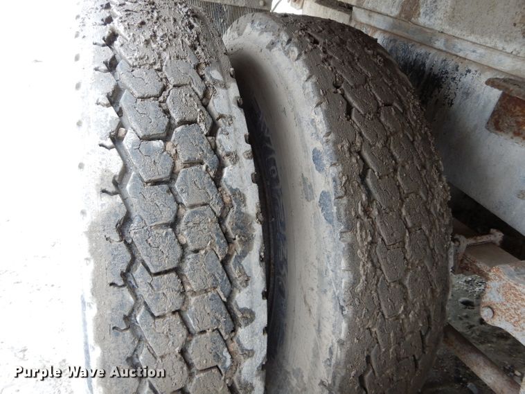 image for item DH6218 1987 International F9370 flatbed truck